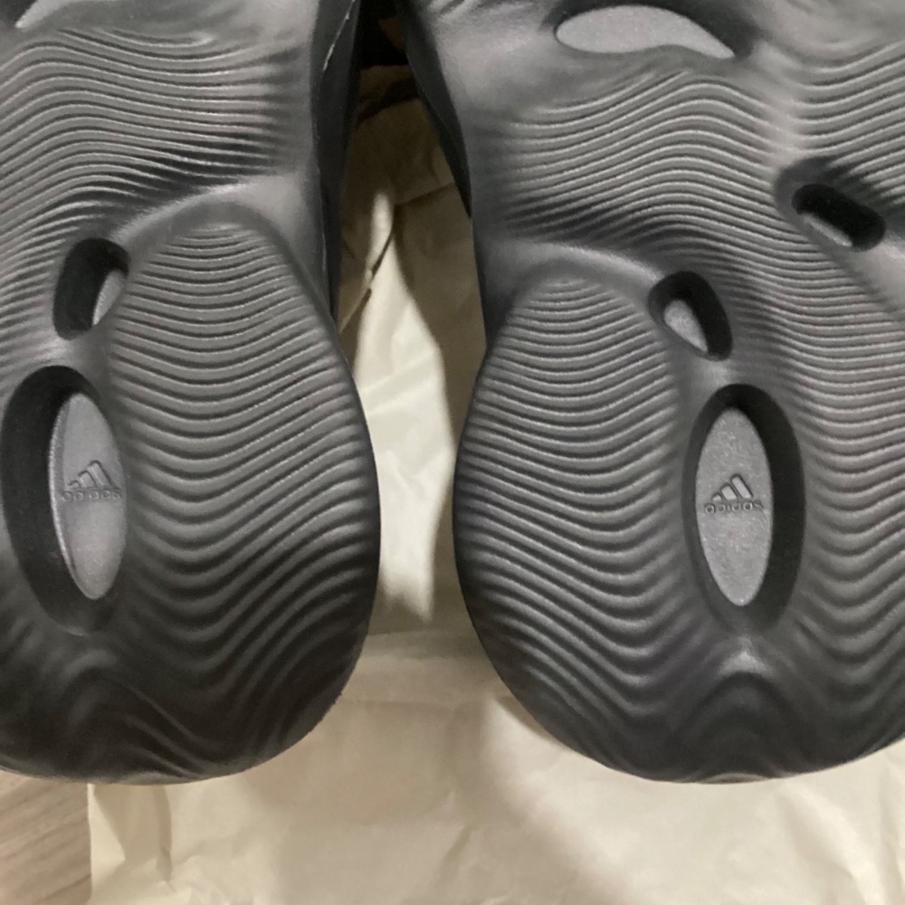 Adidas YZY FOAM RNR - Picture 8 of 14